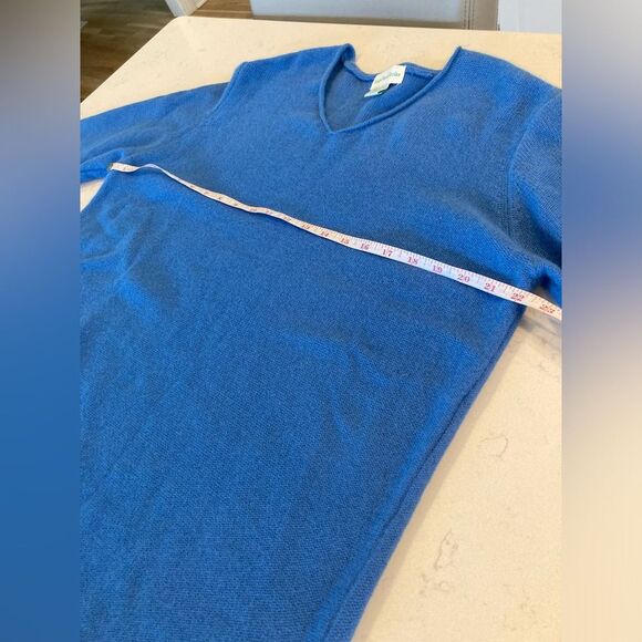 Vintage Blue Cashmere Oversized Sweater in Hong Kong Blue - Picture 5 of 7